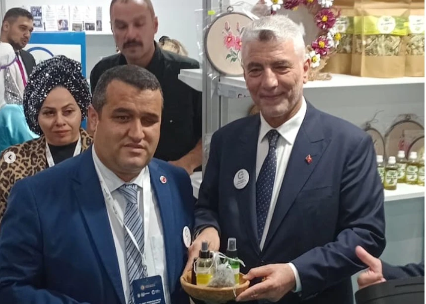 Umut Kooperatifi 2025 Erzurum Kooperatifçilik Fuarı’nda ürün tanıtımı sırasında